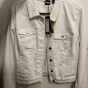 Jeans jacka  - Oanvänd med prislapp