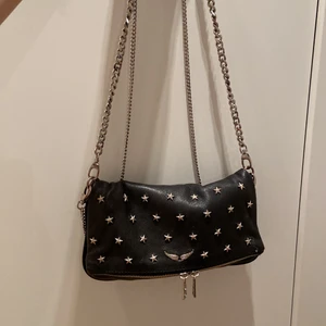 Zadig väska - INTRÄSSEKOL på den här Zadig väskan. Säljer vid bra bud, väskan säljs inte längre i butikerna i Sverige.