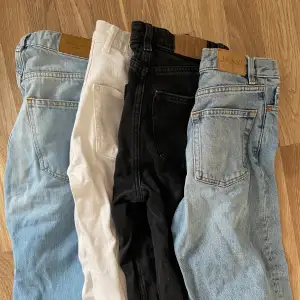 Diverse jeans från Monki (YOKO), H&M och Gina Tricot! Alla är full length och vida förutom de vita som är lite kortare! Storlek från höger till vänster: 34, 34, 25, 25                      Pris för alla är 500kr annars 175kr per byxa🤍 (totalt nypris är 1800kr) 