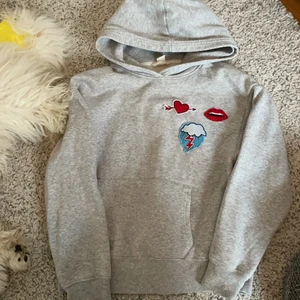 Hoodie  - Hoodie m stickers!! Strl s