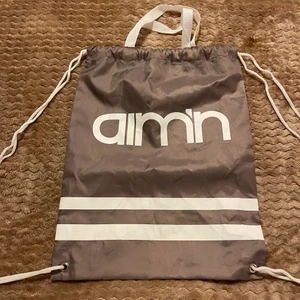 Träningspåse aimin one sise  - Supersmidig träningspåse från aimn. 