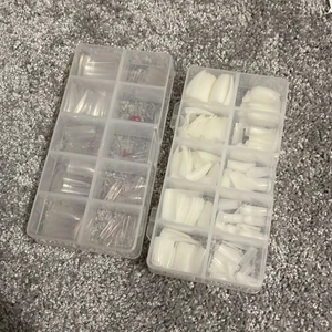 Tippar - Två boxar med tippar, ena använd ganska mycket av och andra använd 1-2 sett utav! Från nagelgiganten 😇🥰