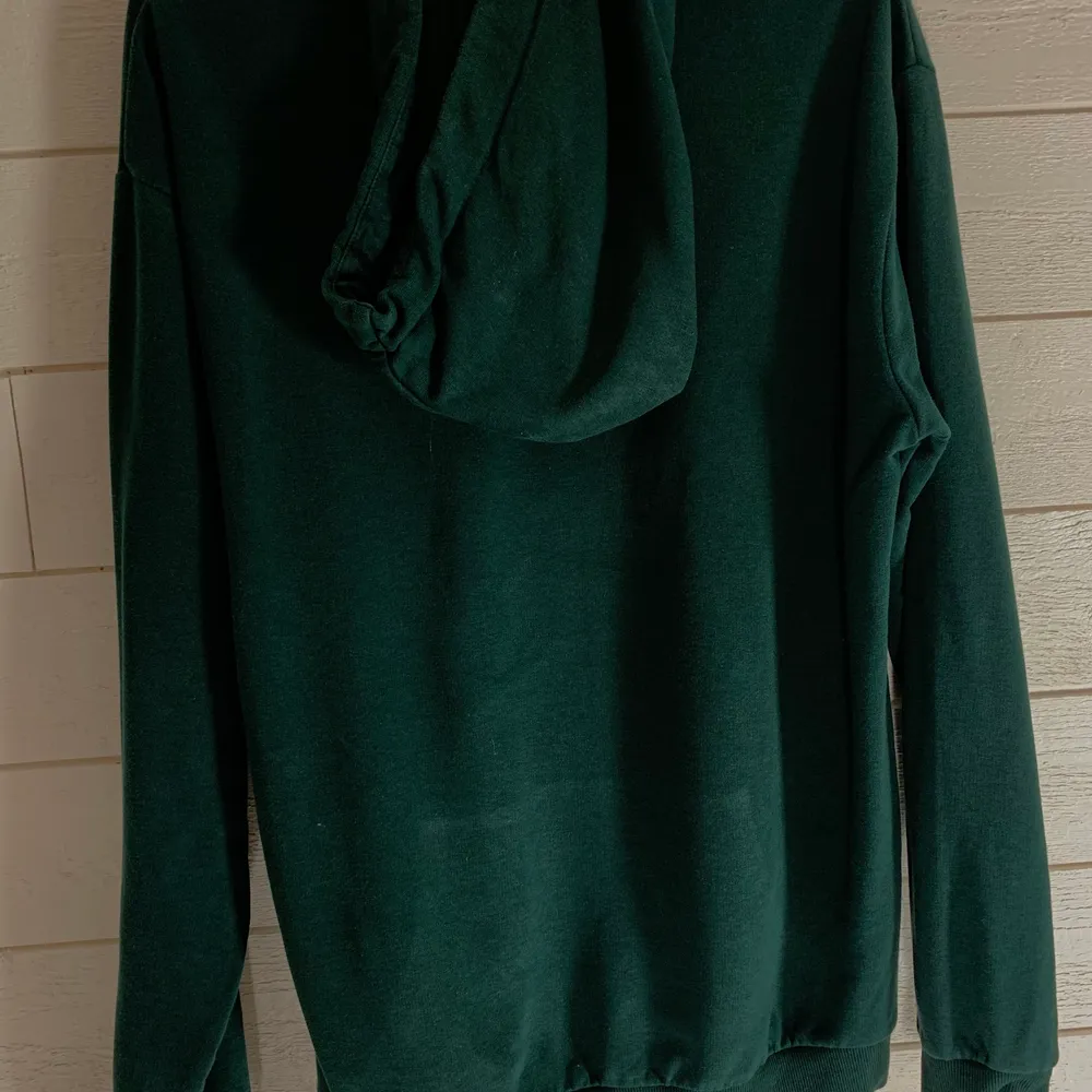 Grön hoodie från Cubus storlek xs. . Tröjor & Koftor.