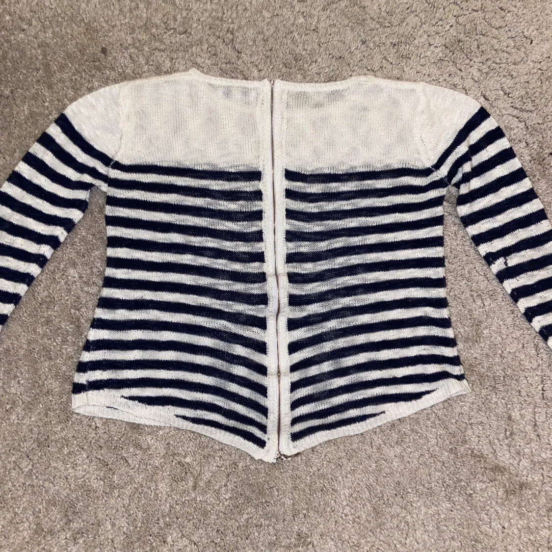 Blå och vitrandig tröja - 91