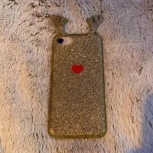 Jag säljer ett guld glittrigt mobilskal till iPhone 6,7,8. 