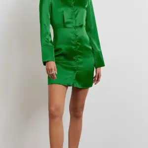 En grön jättefin klänning från gian tricot!😄 (oanvänd)