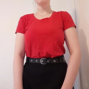 Röd tröja  - Röd tröja i bra skick från Esprit, storlek S 