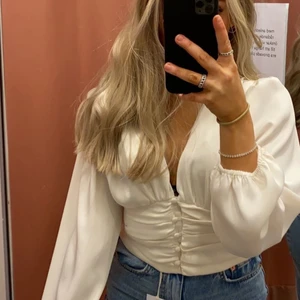 Blus - Säljer nu denna, då jag aldrig använt den. Det är inget fel på den utan har endast glömt bort den osv. Lappar sitter kvar