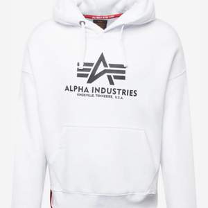 Säljer min alpha hoodie då den inte kommer till användning. Den är i helt nytt skick jag har aldrig använt den endast testat. 