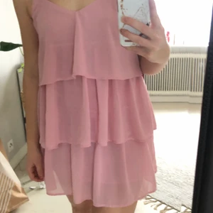 Klänning - Söt rosa klänning💗 Även superfin som kjol! Skriv för fler bilder!