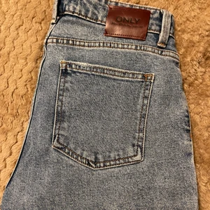 Jeans från ONLY PETITE  - Fina jeans från Only petite. Storleken är 25/32 