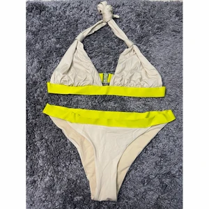 ❤️ - Bikini överdel: 42 underdel:40❤️ 50kr