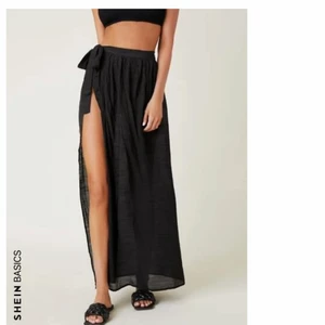 Shein - Fin kjol som man har över bikini/baddräkt eller hur man vill ha den, tyvärr va den för liten för mig💓