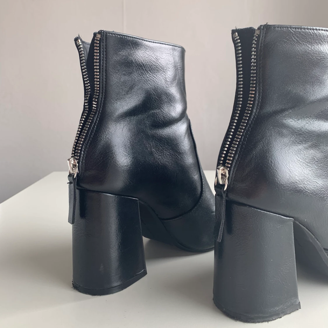 Högklackade boots - 90