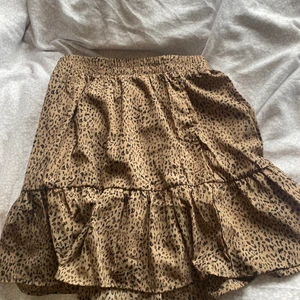 Kjolar - Säljer dessa super fina kjolar ifrån shein då dem tyvärr inte passade mig. Det är storlek S och jag är 163cm lång. Aldrig andvända och därmed i ny skick🥰säljer därmed dessa för 60kr styck