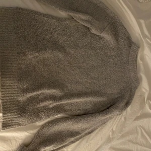 Nelly.com stickad tröja strl M - Jättemysig stickat tröja i storlek S. Säljes för 100kr.