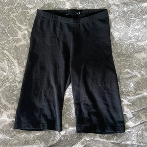 Svarta cykelbyxor  - Cykelbyxor från lager157! Aldrig använda då jag inte gillar passformen på mig 💜 