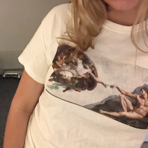 The Cool Elephant T-shirt - Säljer min fina t-shirt, med så coolt tryck från the cool elephant. Den är i strl S, och använd endast 1-2 gånger då jag tycker att den är lite liten för mig. Säljer för 90kr + frakt - vilket kan skilja beroende på om du vill ha spårbart eller ej🤍