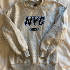 Sweatshirt från Gina tricot  - Sweatshirt från Gina tricot i strl S. 