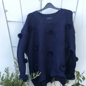 Stickad tröja från Zara! - Supermjuk tröja från Zara! Storlek S fast mycket oversized! 