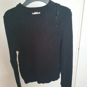 Skjorttröja tight - Köpte den här plaggen för att ta på mig den över en skjorta.använde den kanske 2 gånger