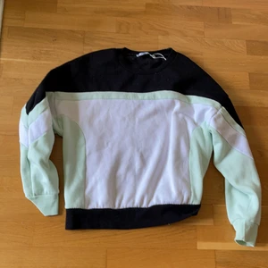 Tröja  - Den är aldrig använda 