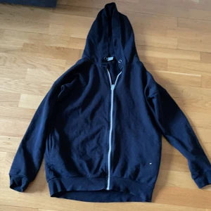 Tröja  - Den är aldrig använda 