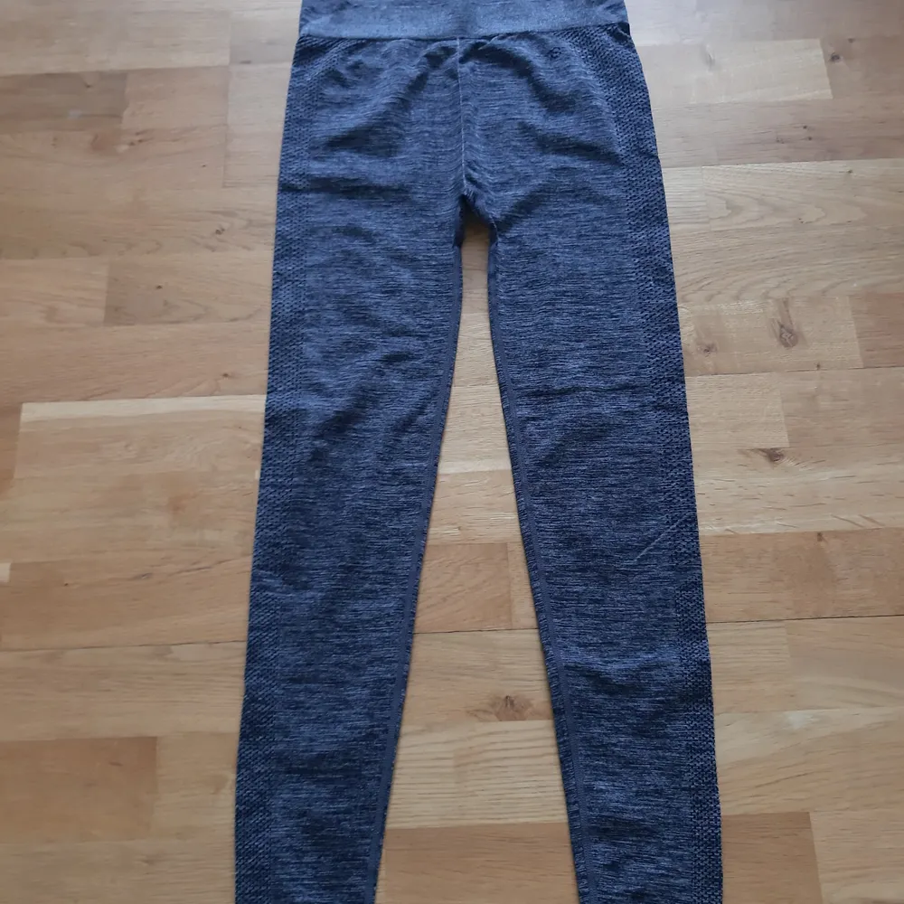 Grey leggings from H&M. Lift up technology. Perfect state.. Jeans & Byxor.