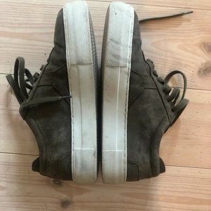 Axel Arigato  - Mörkgröna mockaskor från Axel arigato, fint skick!