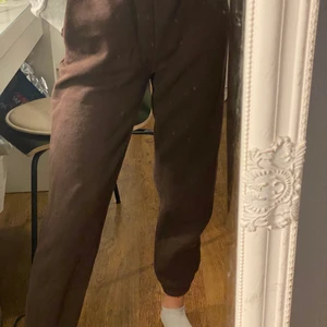 bruna mjukisbyxor - bruna mjukis från gina! frakt tillkommer❤️