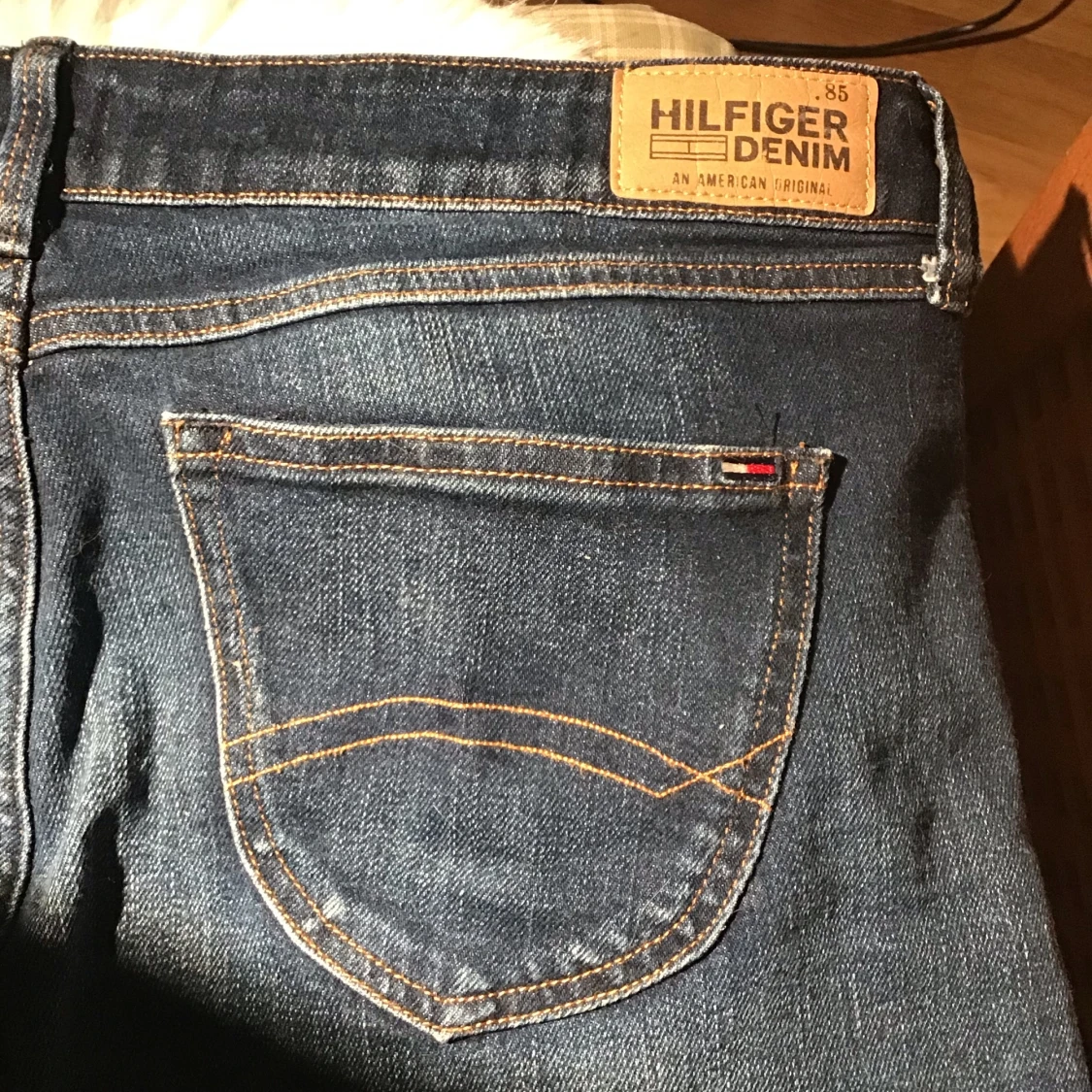 Lågmidjad denim/jeans kjol från hilfiger denim strl s - 91