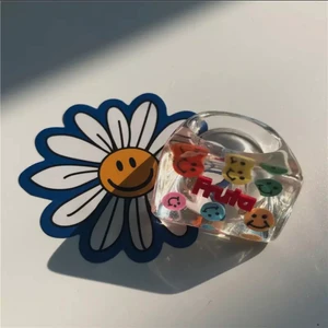 Populär ring  - Helt oanvänd, frakt på 12kr tillkommer 