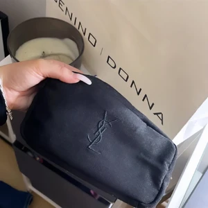 Ysl väska  - Yves saint Laurent väska/clutch/necessär, äkta såklart