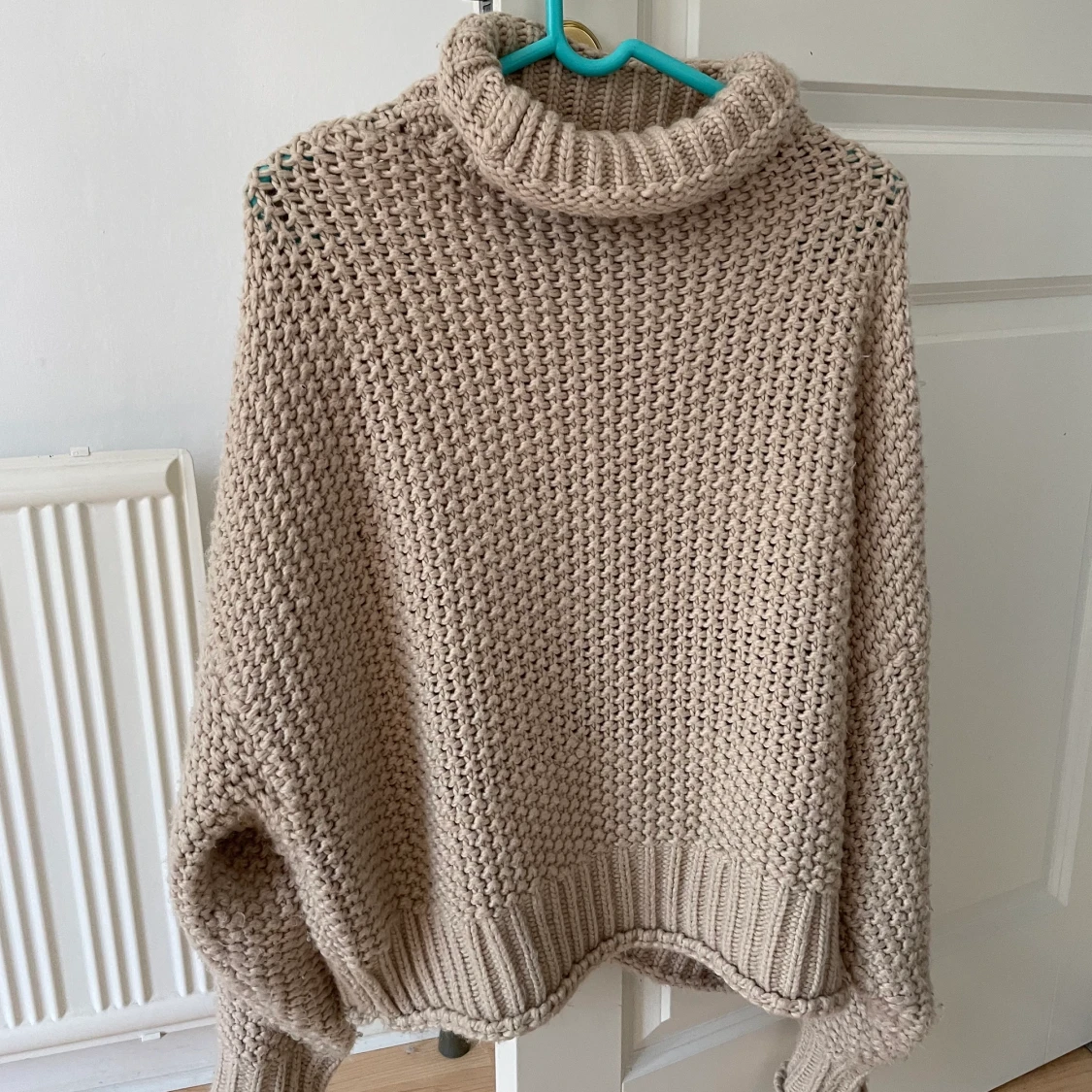  Begie stickade tröja 