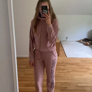 Peak performance mjukissett  - Peak performance mjukissett, storlek 170, 200 kr för byxor, 200kr för tröja, 350 om man köper båda