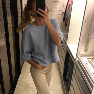 T-shirt  - En jätte mysig stickad T-shirt från & other stories. Säljer pga inte kommer till användning. Storlek S. 