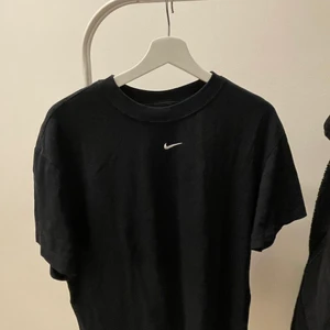 Nike T-shirt - Nike T-shirt i storlek L skulle säga att den passar en S/M