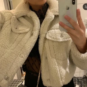 Jacka  - Jättefin jacka. Använd få tal gånger, fint skick! Varm o skön 🌺