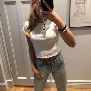 T-shirt från brandy Melville  - Jätte snygg Cropped tröja från Brandy Melville. Nästan aldrig använd. Köpt på deras hemsida. 