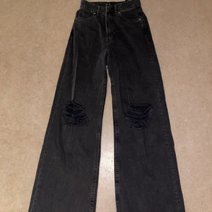 H&M, 34 storlek  - Oanvänd. Köpte dem för 599kr. 