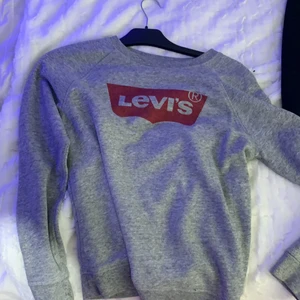 Levis tröja  - Fin Levis tröja i storlek M