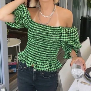 Topp - Super cool topp ifrån Zara, ganni inspirerad💕🙌🏼 aldrig använd