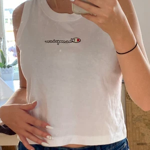 Äkta champion linne - Jätte fint champion linne som är lite genomskinligt. Står inte för frakt men kan mötas i stockholm