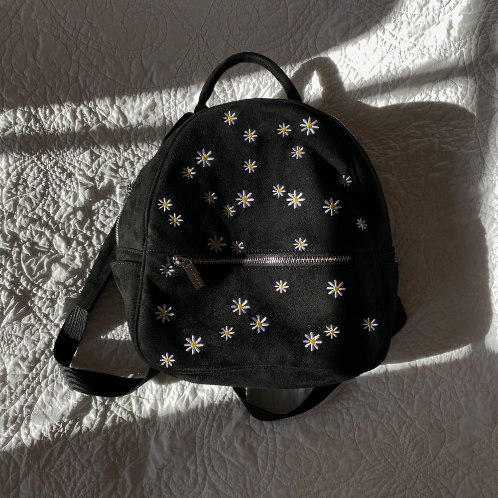 Blommig ryggsäck - Väskor | Plick Second Hand