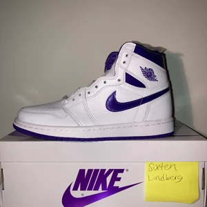 Air Jordan 1 court purple  - Säljer ett par air Jordan 1 high court purple i storlek 38. Skick: helt nya!
