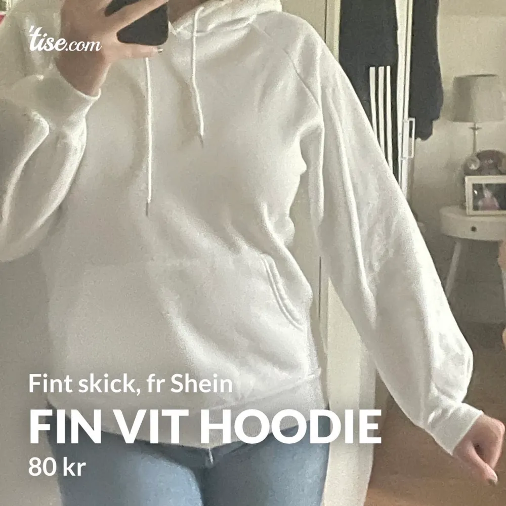 Sista bilden va ju extrem dålig men aja😁 fint skick har inte använd för den har typ legat gömd i min garderob  Storlek S. Hoodies.