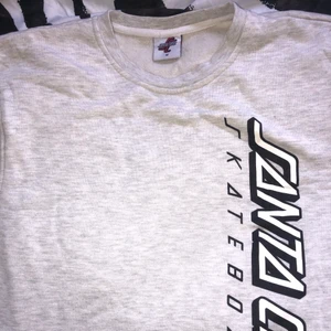 Santa cruz sweatshirt - Köpt från Carlings för 699-799, herrstorlek M, skick 7/10