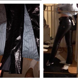 Lågmidjade skinnbyxor - Säljer dessa helt oanvända lågmidjade krokodilskinn- liknande byxor från zara!! Prislappen kvar i strl 34. Jag är 170 cm lång💕 säljer helt nya för 50% original priset.