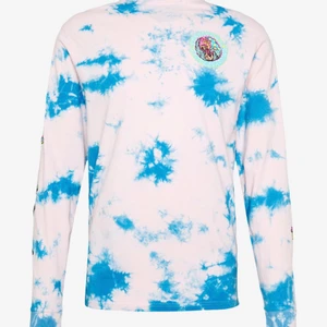 Skater tröja från Santa Cruz - Säljer min nästan helt nya tröja från Santa Cruz! Den är i stolek M, men funkar på S om man vill ha den lite mer oversized 💛