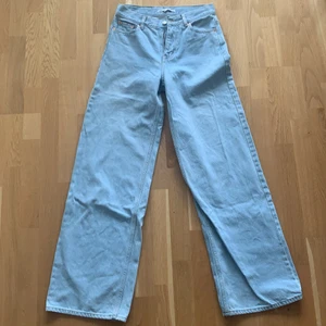 Loose jeans - Jättefina Wide legs från junkyard i storleken 26, färgen visas bäst i sista bilden🌊🌊